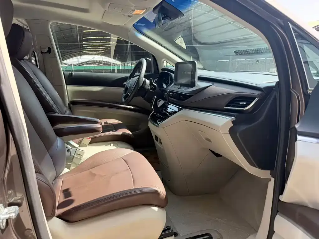 Buick GL8 2023 из CN, фото 6