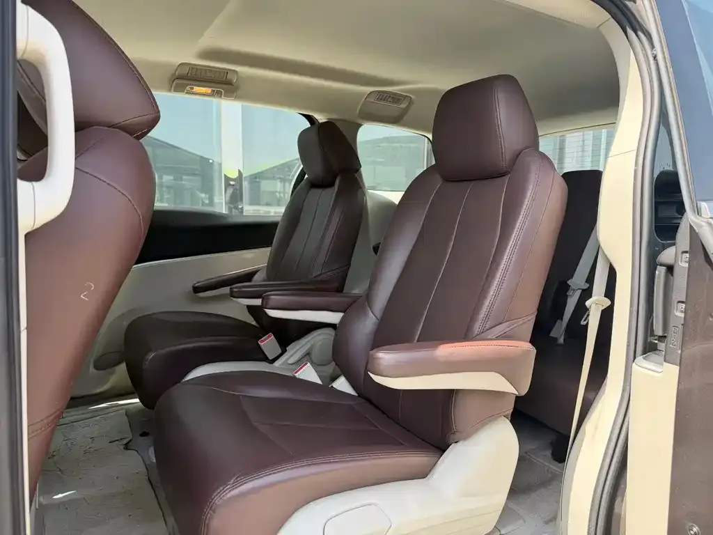Buick GL8 2023 из CN, фото 2