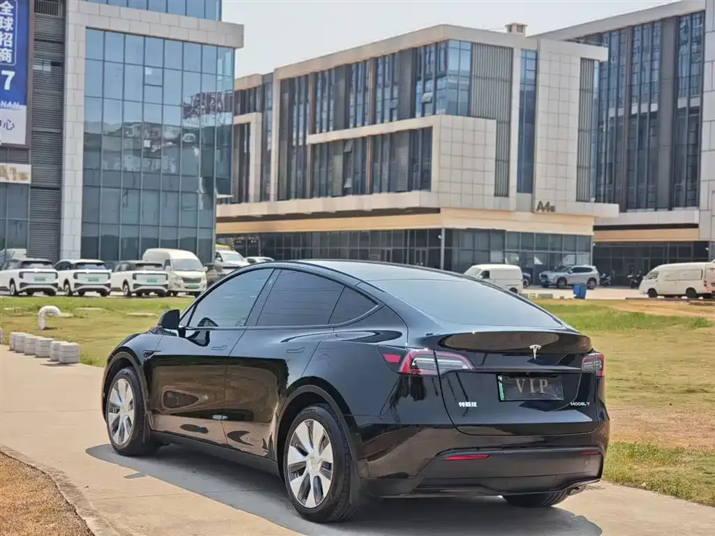 Tesla Model Y — фото 7