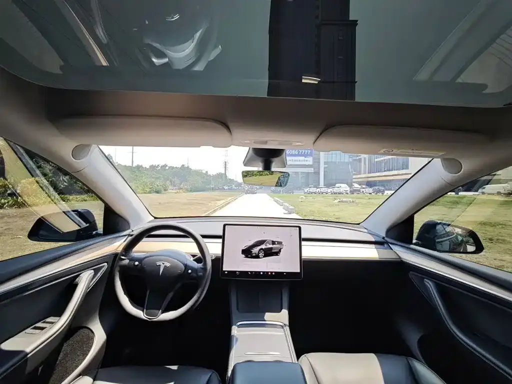 Tesla Model Y — фото 10