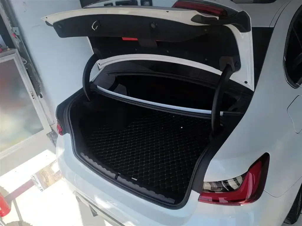 BMW 3 Series 2024 из CN, фото 7