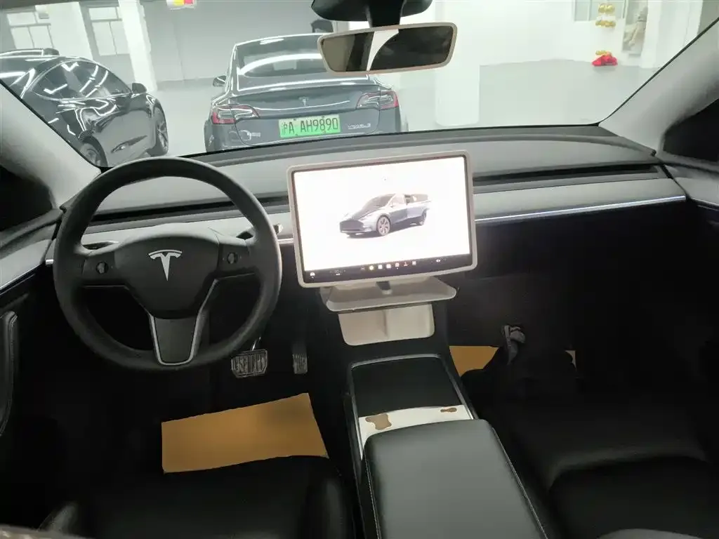 Tesla Model Y — фото 8