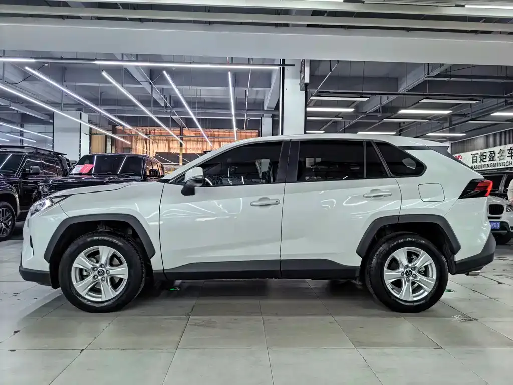 Toyota RAV4 2024 из CN, фото 8