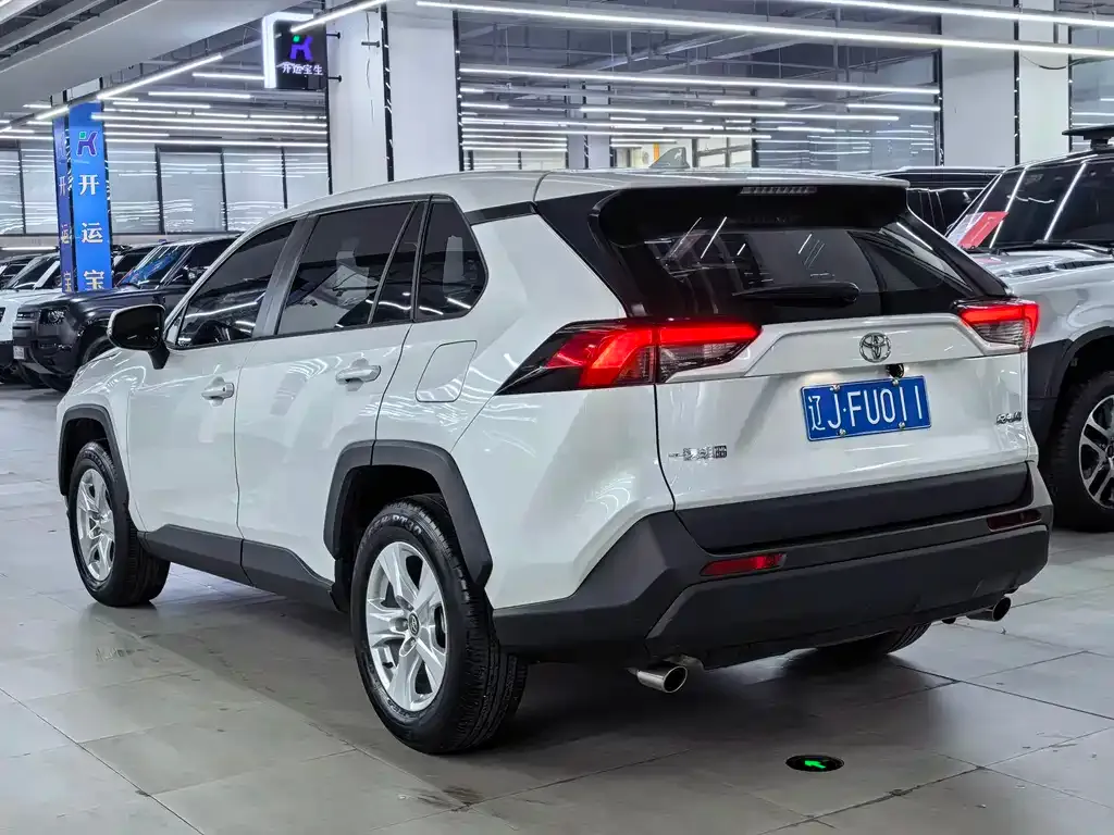 Toyota RAV4 2024 из CN, фото 4