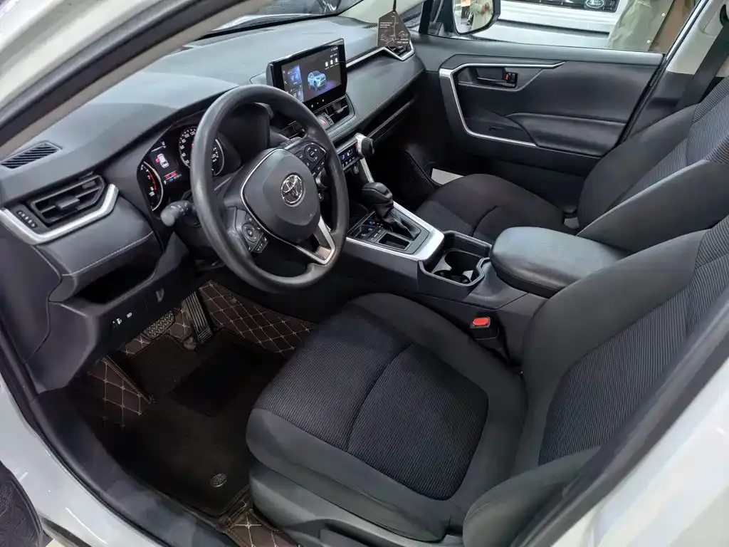 Toyota RAV4 2024 из CN, фото 3