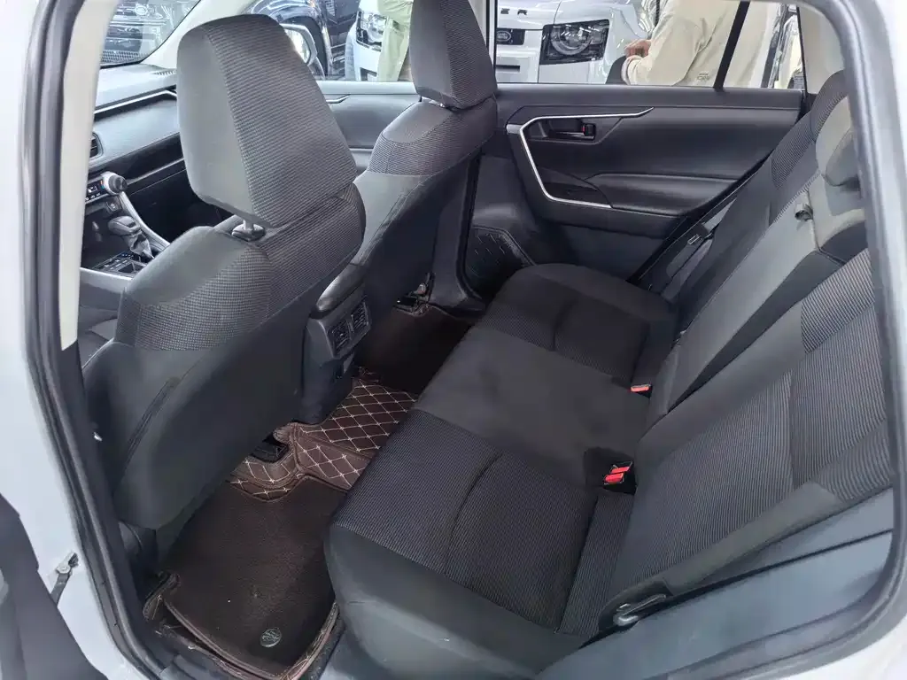 Toyota RAV4 2024 из CN, фото 5