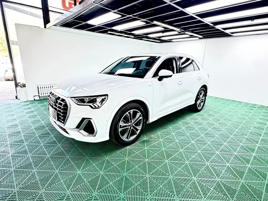 Audi Q3 — фото 1