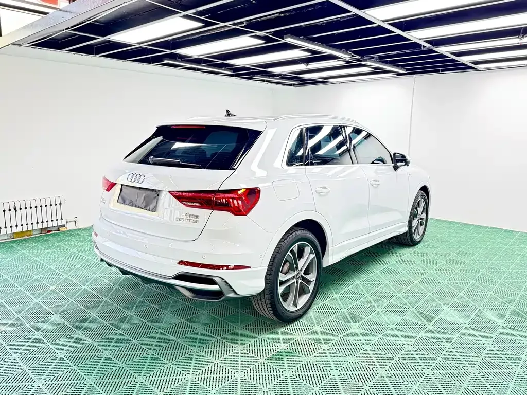 Audi Q3 — фото 10