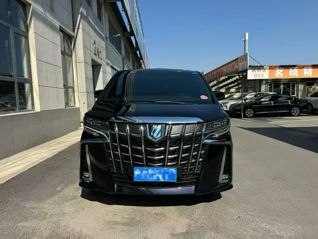 Toyota Alphard — фото 4
