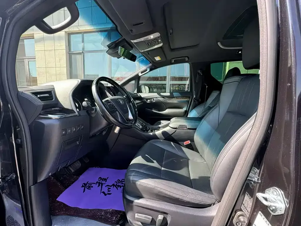 Toyota Alphard — фото 7