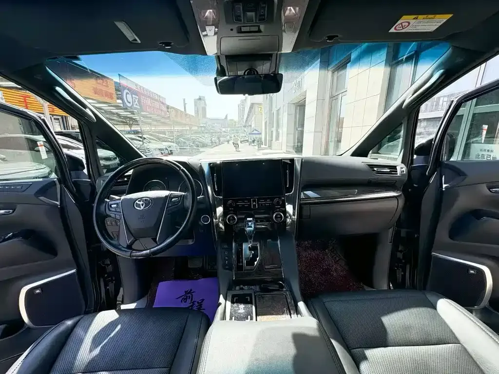 Toyota Alphard — фото 2