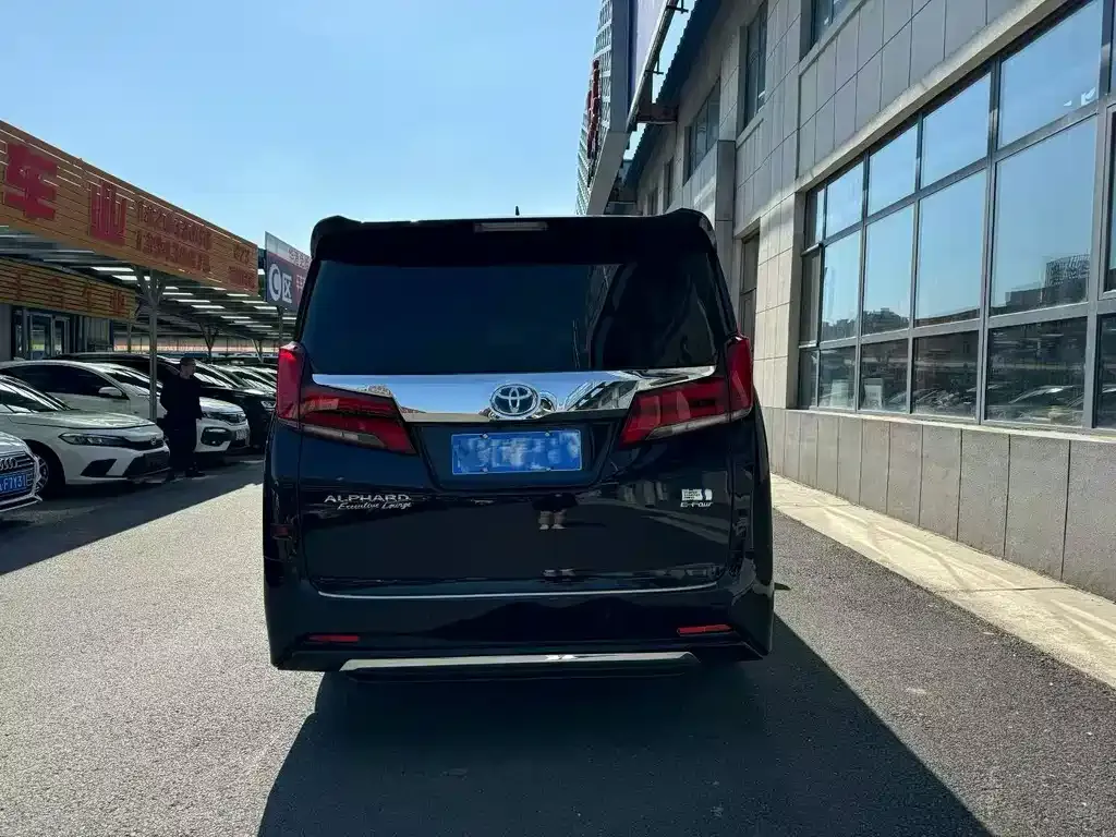 Toyota Alphard — фото 6