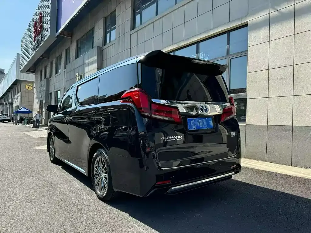Toyota Alphard — фото 3