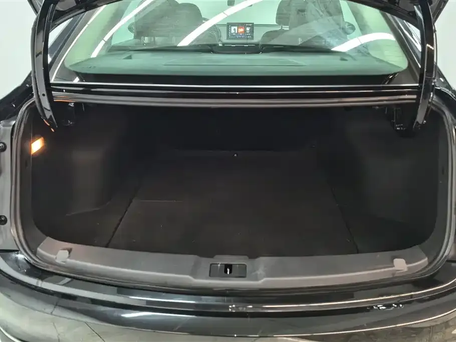 Hongqi E-QM5 — фото 2