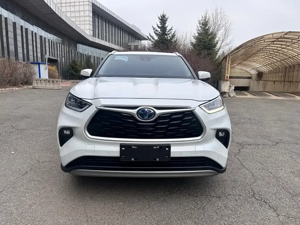 Toyota Highlander — фото 10
