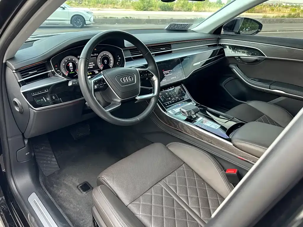 Audi A8 — фото 8