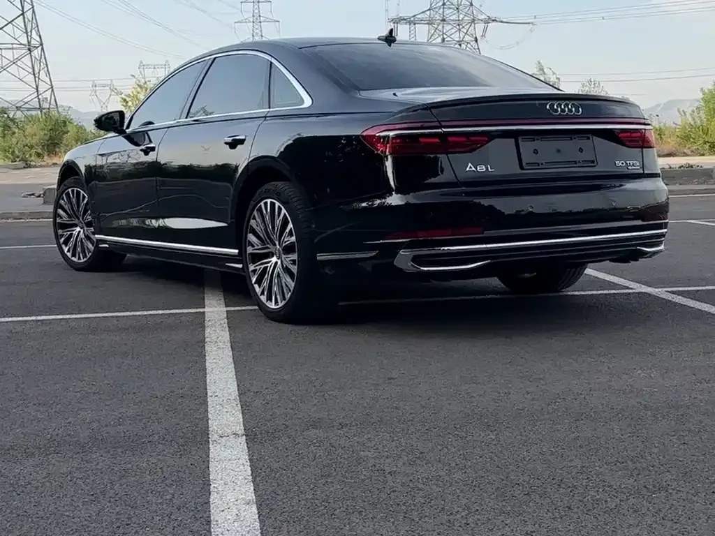 Audi A8 — фото 4