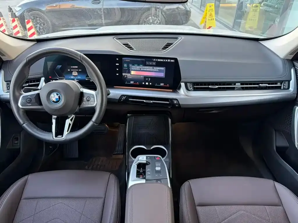 BMW iX1 2025 из CN, фото 9