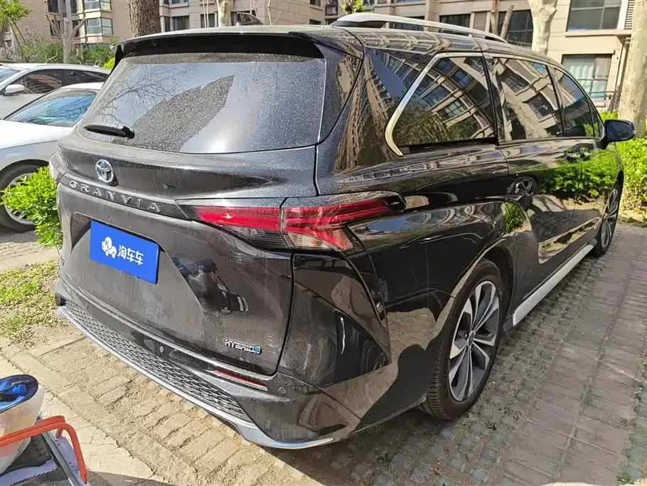 Toyota Granvia 2023 из CN, фото 4
