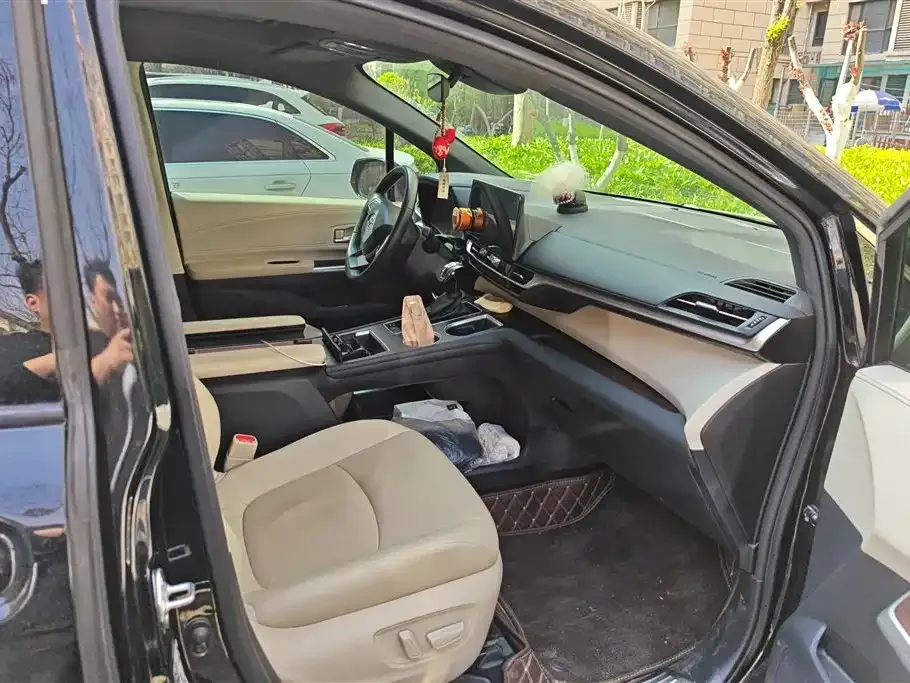 Toyota Granvia 2023 из CN, фото 7
