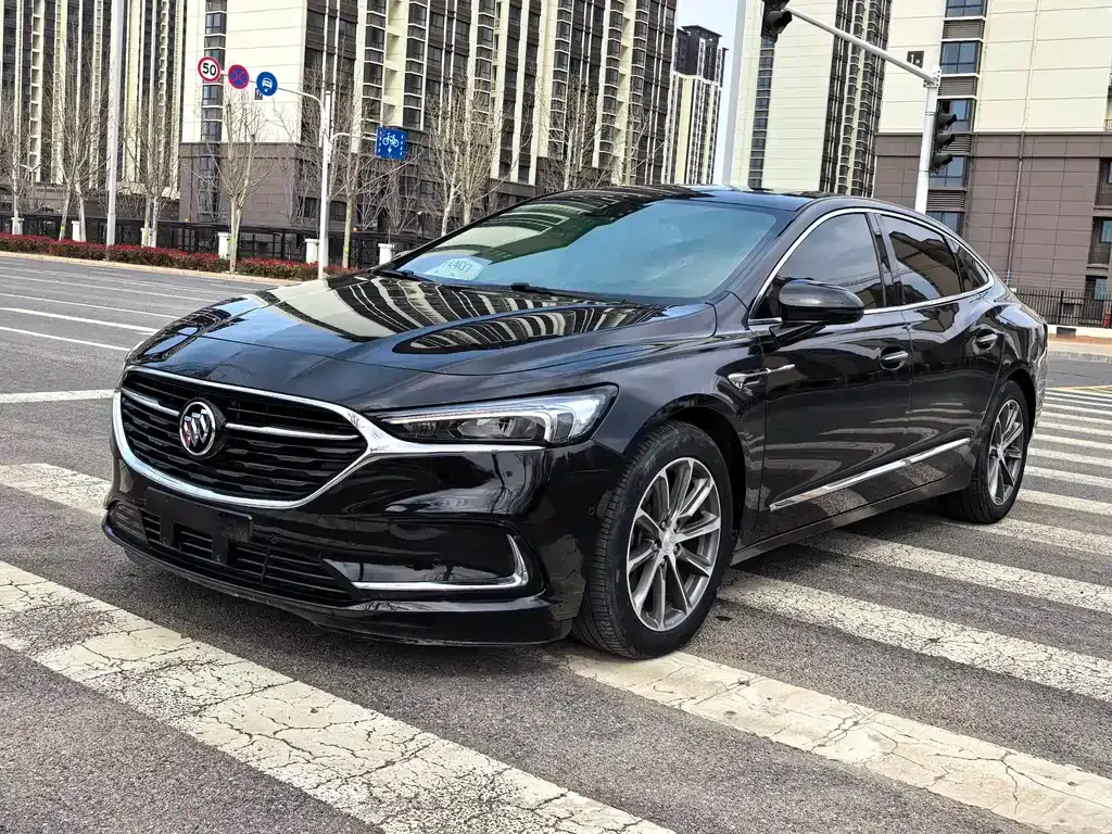 Buick LaCrosse — фото 1