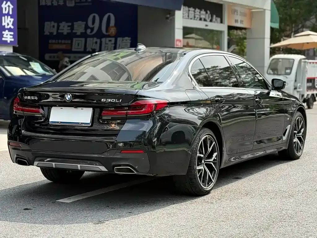 BMW 5 Series 2023 из CN, фото 4