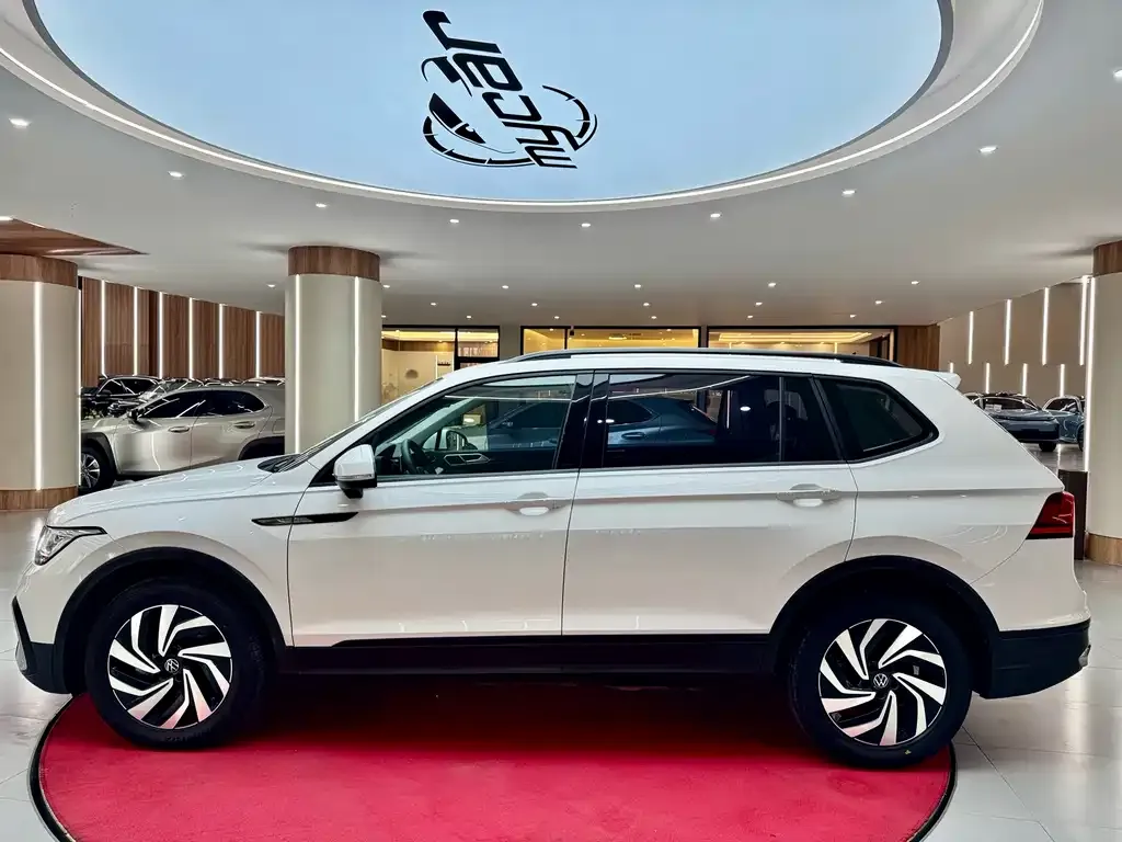 Volkswagen Tiguan L — фото 4