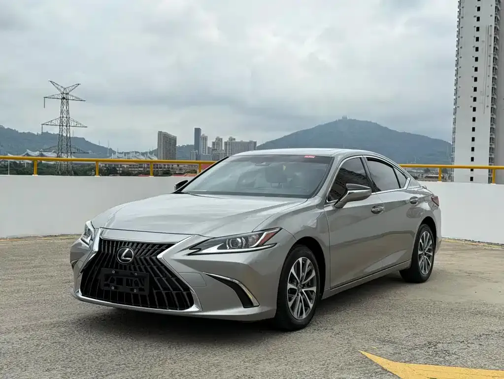 Lexus ES — фото 1