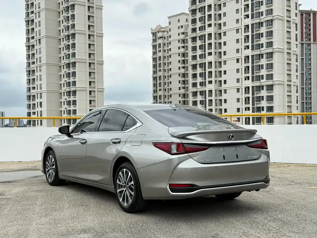 Lexus ES — фото 5