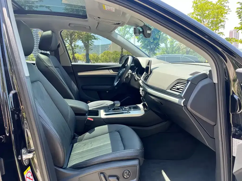 Audi Q5L 2021 из CN, фото 2