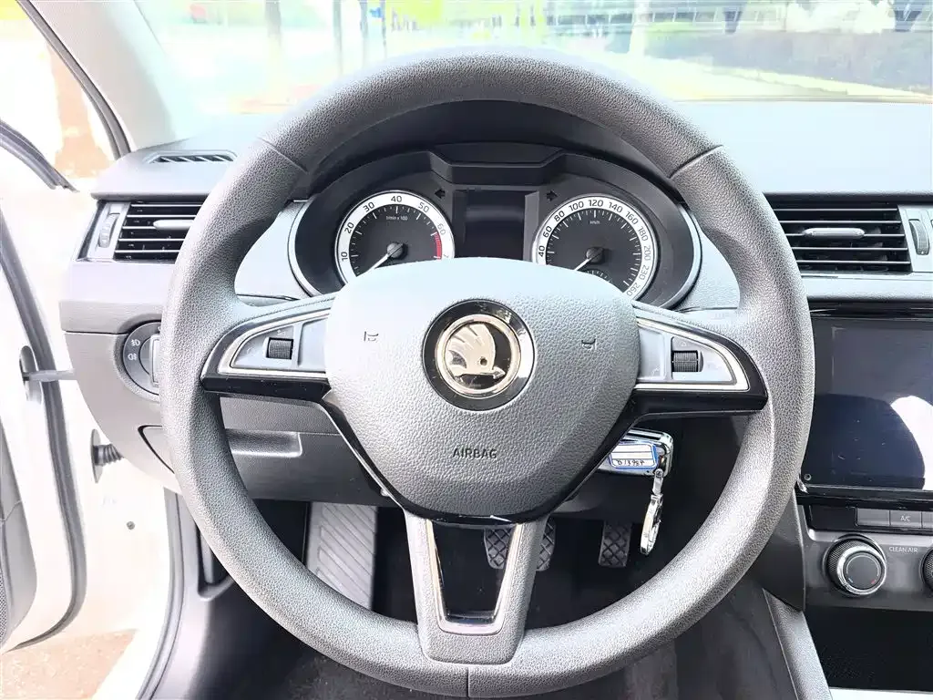 Skoda Octavia 2023 из CN, фото 3