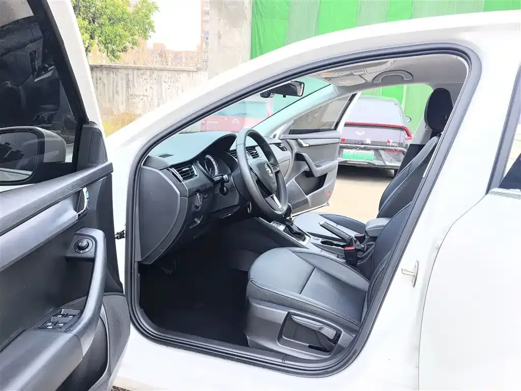 Skoda Octavia 2023 из CN, фото 7