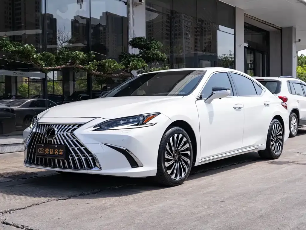 Lexus ES — фото 1