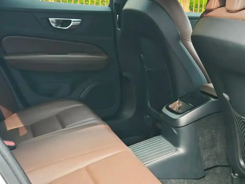 Volvo S60 PHEV 2024 из CN, фото 3