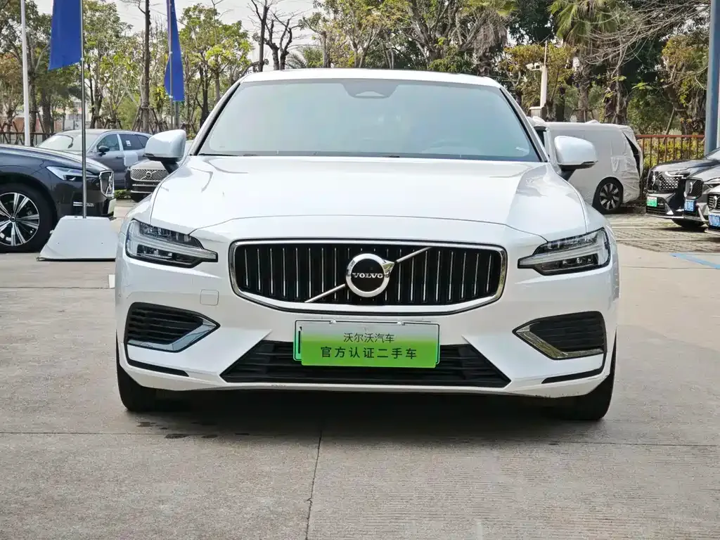 Volvo S60 PHEV 2024 из CN, фото 9