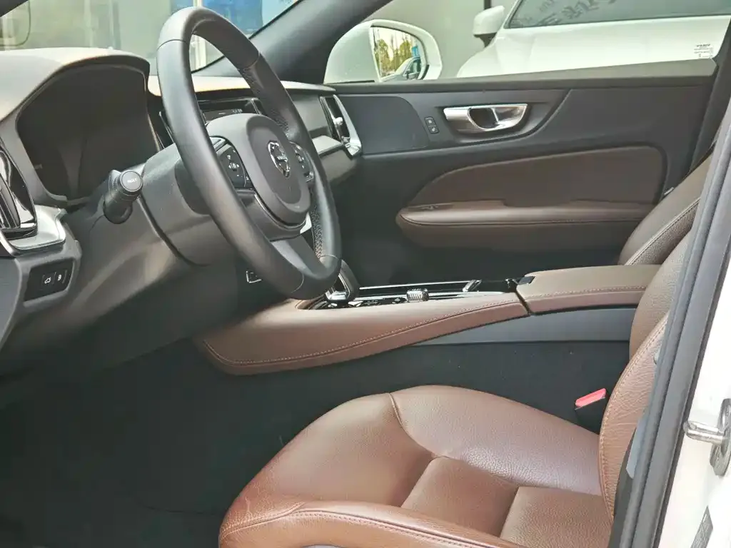 Volvo S60 PHEV 2024 из CN, фото 7