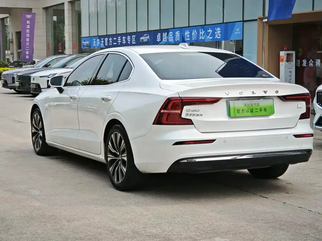 Volvo S60 PHEV 2024 из CN, фото 10
