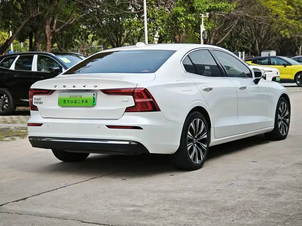 Volvo S60 PHEV 2024 из CN, фото 4