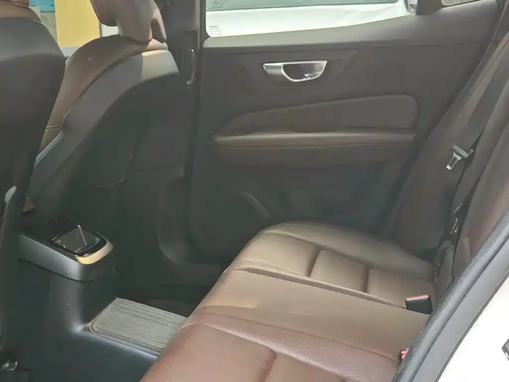 Volvo S60 PHEV 2024 из CN, фото 5