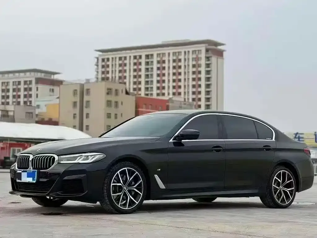 BMW 5 Series — фото 1