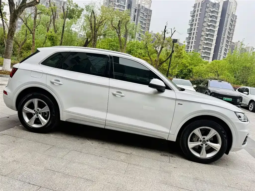 Audi Q5L 2021 из CN, фото 6