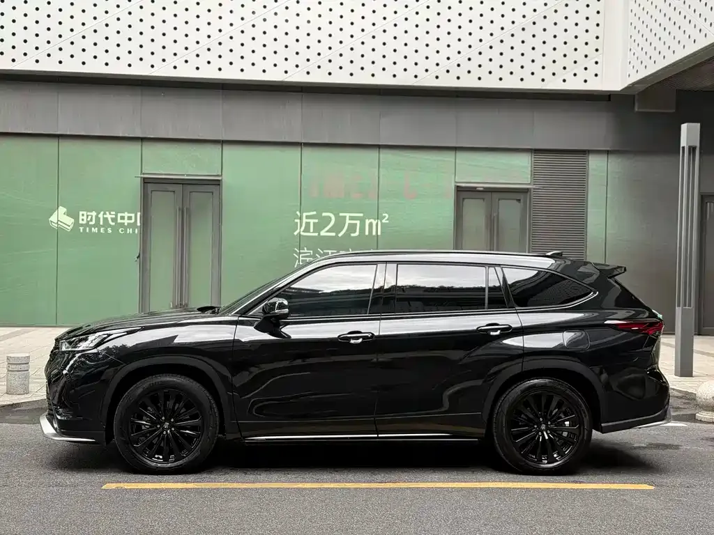 Toyota Crown Kluger 2025 из CN, фото 7