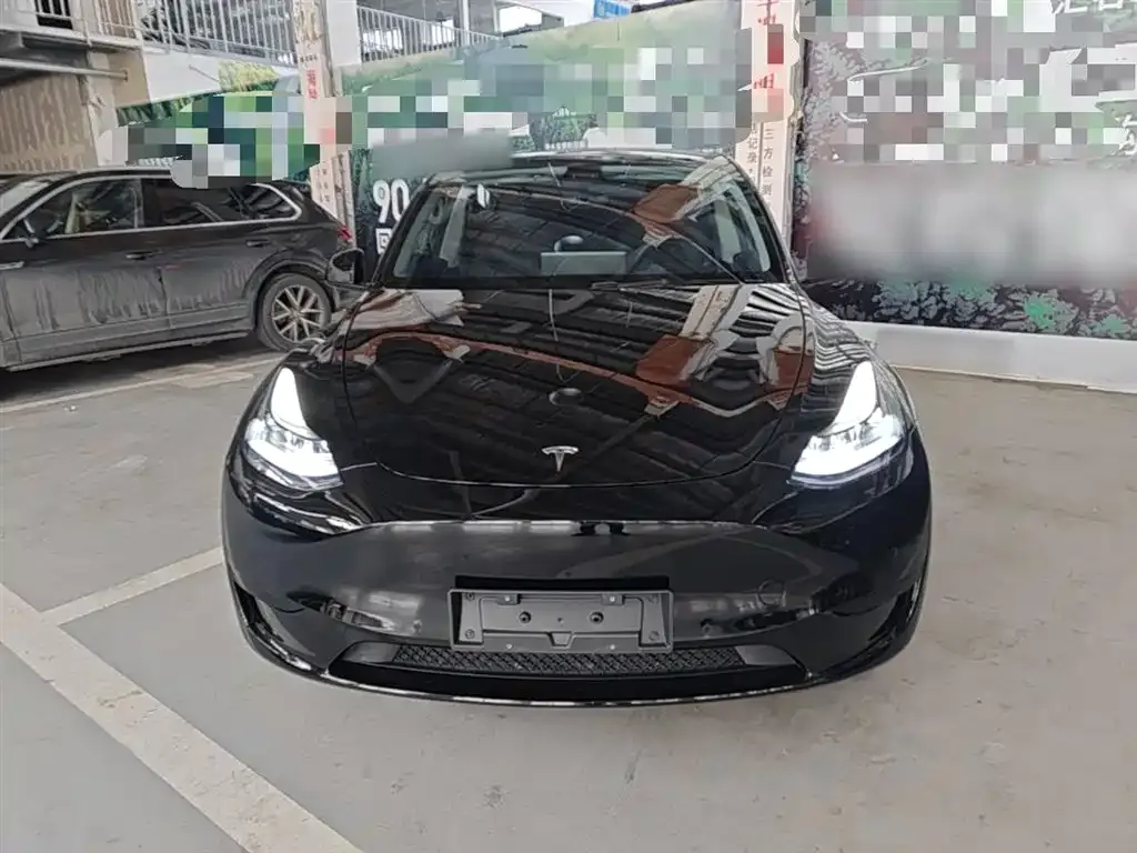 Tesla Model Y — фото 10
