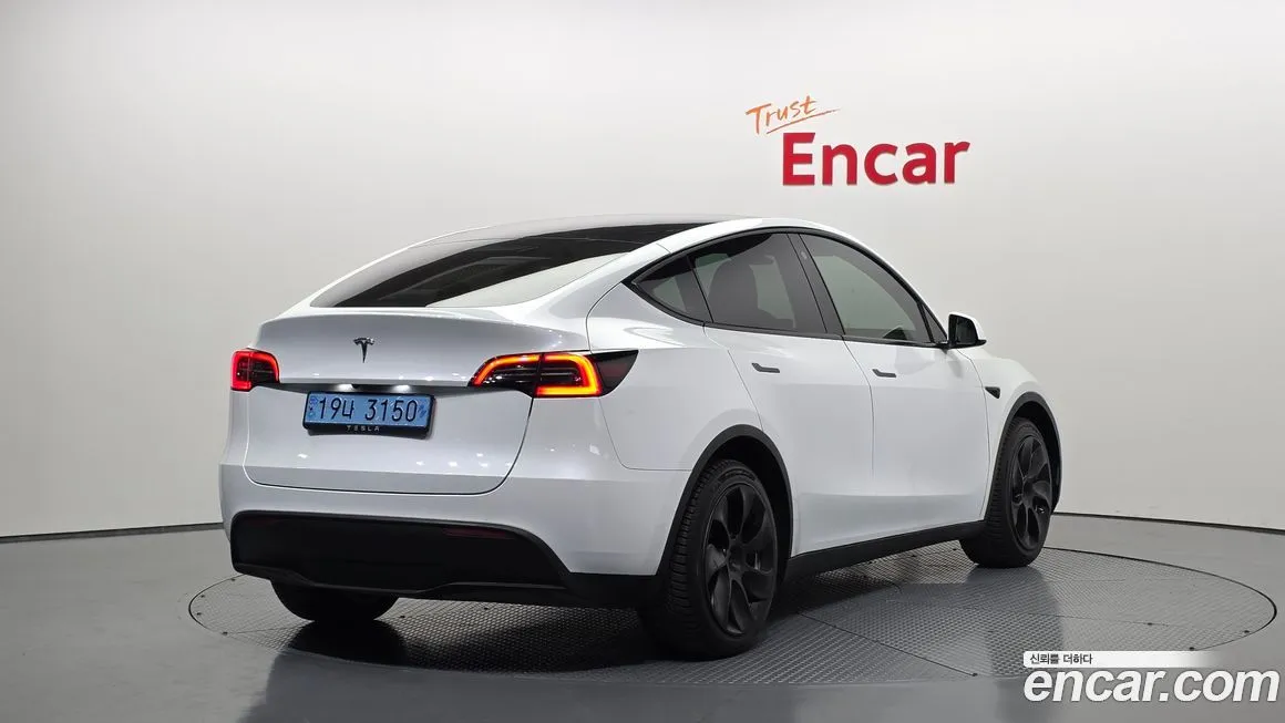 Tesla Model Y — фото 8