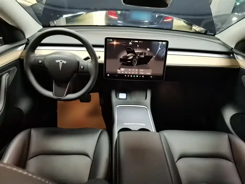 Tesla Model Y — фото 8