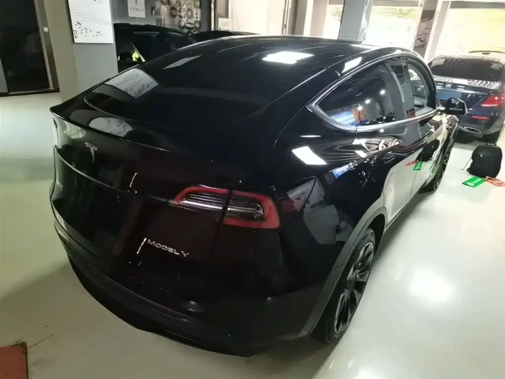 Tesla Model Y — фото 5