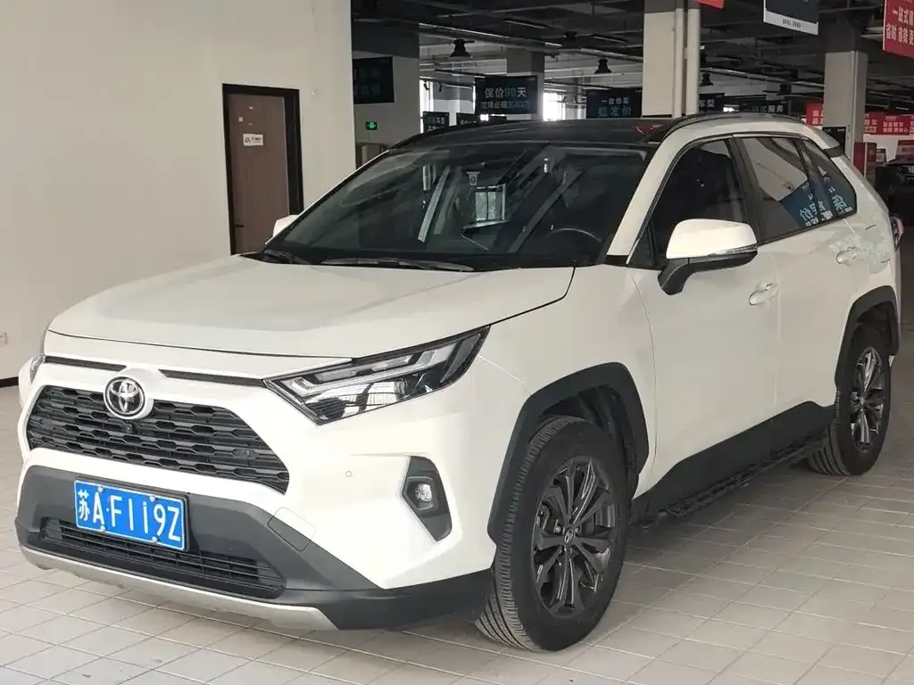 Toyota RAV4 — фото 1