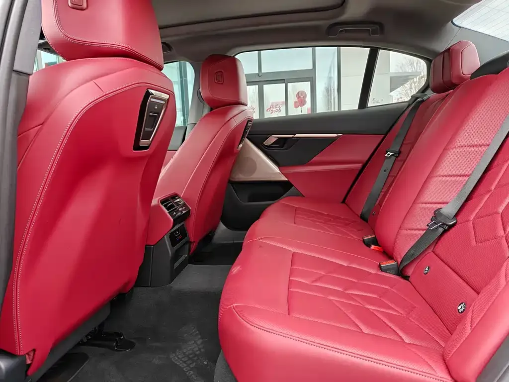 BMW i5 2025 из CN, фото 6