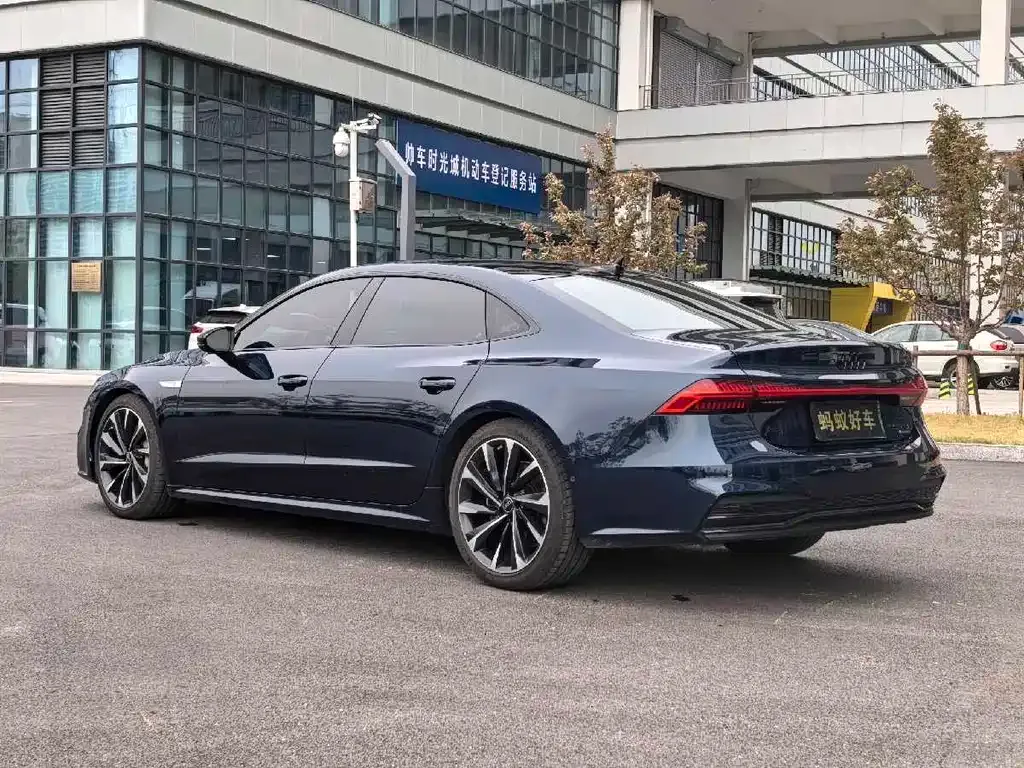 Audi A7L — фото 5