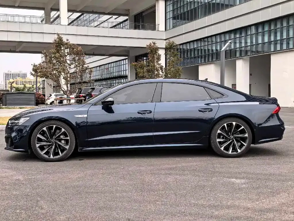 Audi A7L — фото 7